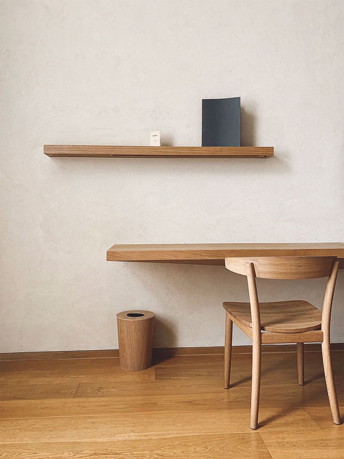 Phòng làm việc thiết kế tối giản phong cách Nhật Bản. Nguồn: Unsplash